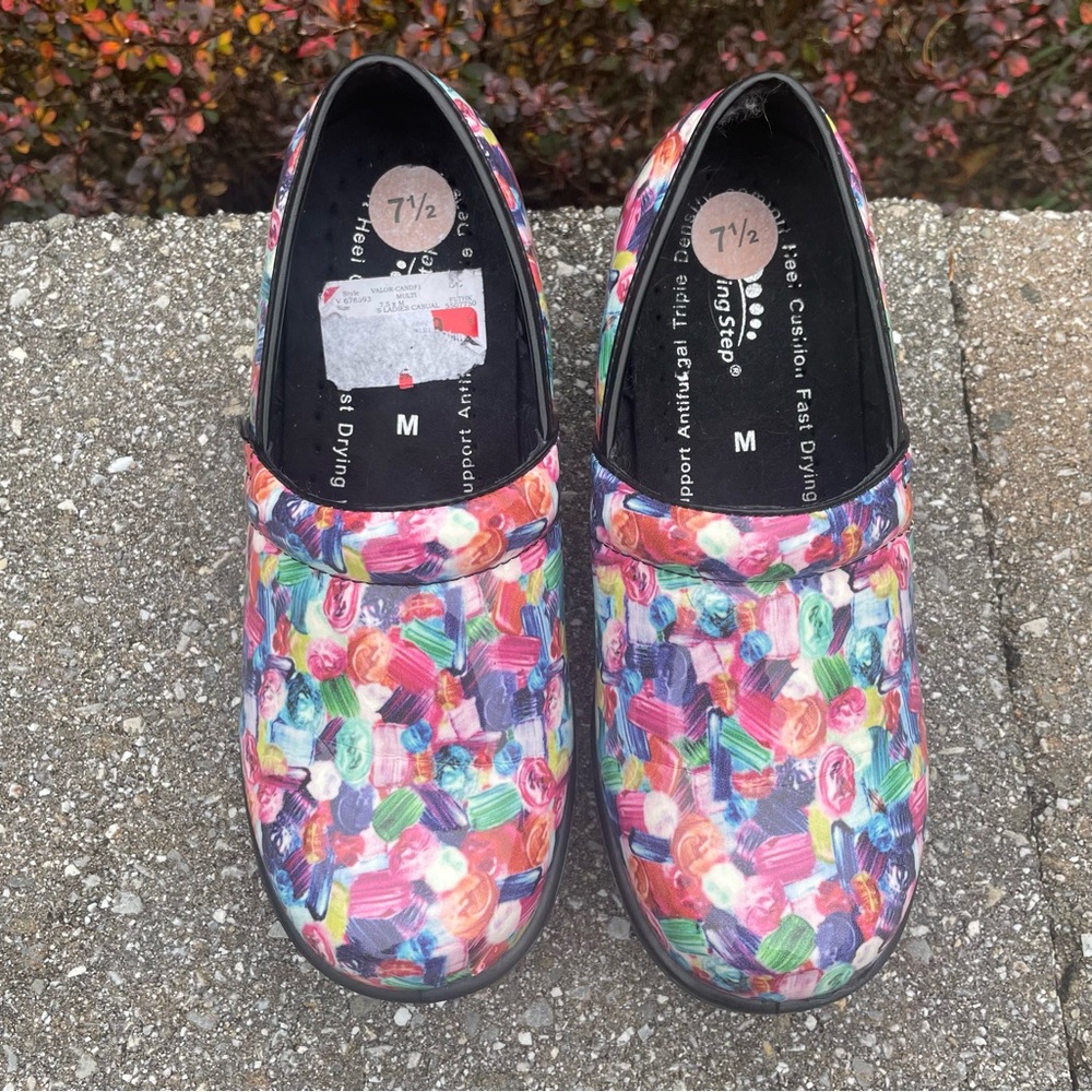 Spring Step Women’s Size 7.5 Skid Resistant Professional Multi Color Clogs